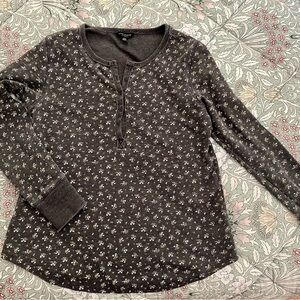 LUCKY BRAND HENLEY FLORAL Gray Women's Top